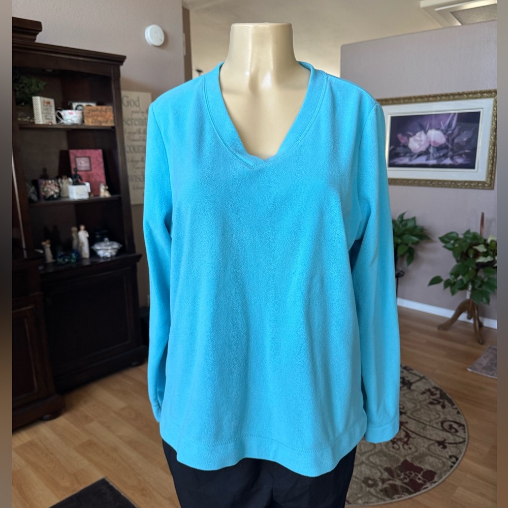 SB Active blue soft & cozy long sleeve Vneck sweater-size L